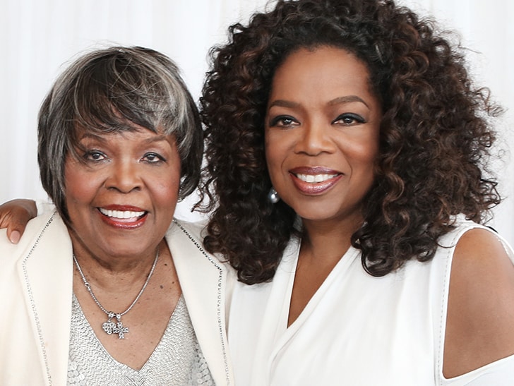 oprah winfrey with mother vernita lee oprah winfrey with mother vernita lee - India TV Hindi