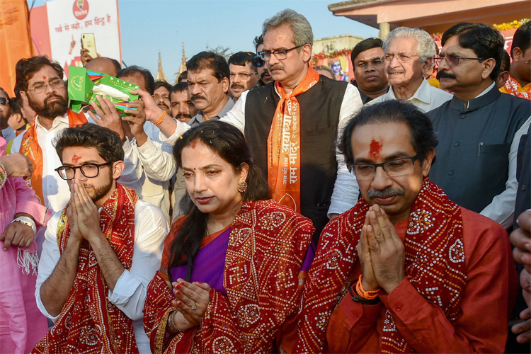 राजनीति करने नहीं, सोये कुंभकर्ण को जगाने आया हूं : उद्धव ठाकरे राजनीति करने नहीं, सोये कुंभकर्ण को जगाने आया हूं : उद्धव ठाकरे - India TV Hindi