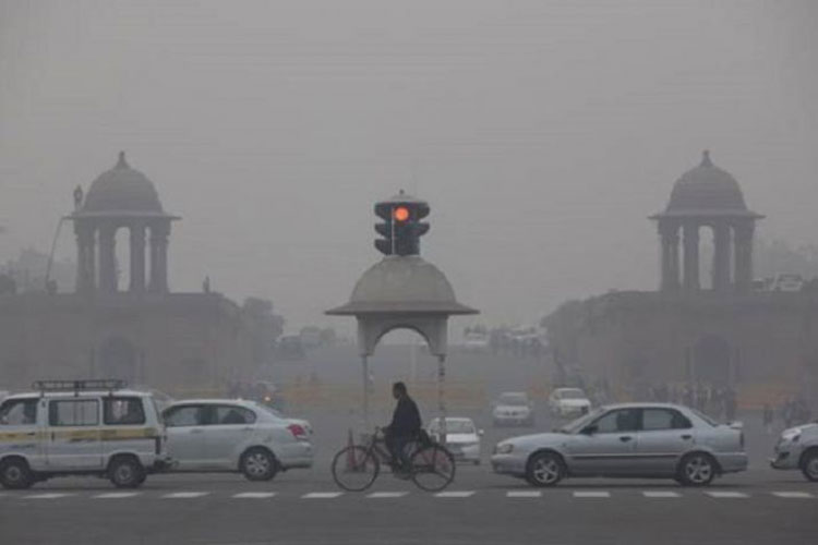 Cold Thursday morning in Delhi NCR, air quality 'very poor' | PTI Cold Thursday morning in Delhi NCR, air quality 'very poor' | PTI- India TV Hindi