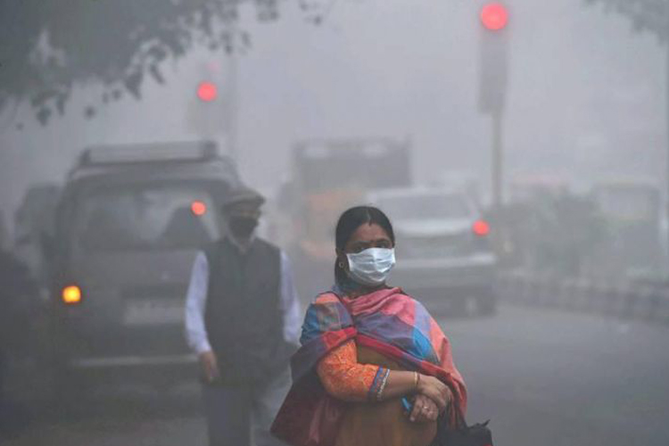 दिल्ली में सुबह धुंध छाई, वायु गुणवत्ता 'बेहद खराब' दिल्ली में सुबह धुंध छाई, वायु गुणवत्ता 'बेहद खराब'- India TV Hindi