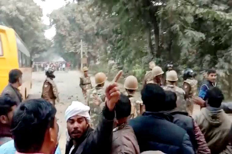 Ghazipur stone pelting Ghazipur stone pelting- India TV Hindi