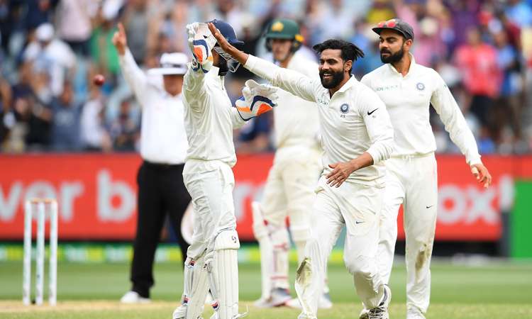 मेलबर्न टेस्ट : जीत से दो विकेट दूर भारत, दीवार बनकर खड़े पैट कमिंस मेलबर्न टेस्ट : जीत से दो विकेट दूर भारत, दीवार बनकर खड़े पैट कमिंस- India TV Hindi