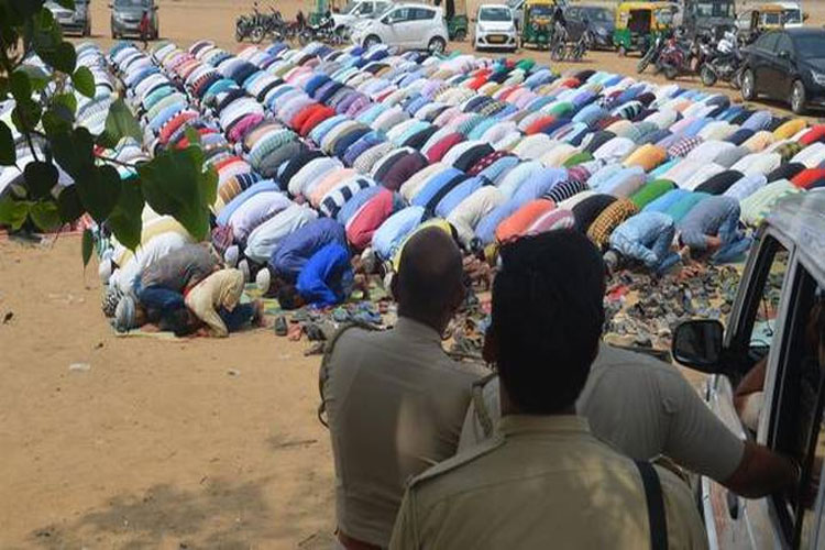 Police notice on Namaz in open Police notice on Namaz in open- India TV Hindi