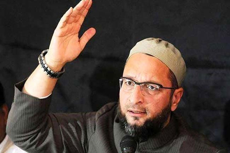 Owaisi's reaction on namaz in open at Noida Owaisi's reaction on namaz in open at Noida- India TV Hindi