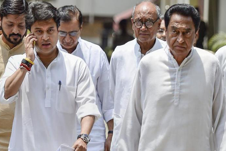 इंदिरा गांधी का ‘तीसरा बेटा’ या ज्योतिरादित्य सिंधिया, कौन होगा मध्य प्रदेश का अगला मुख्यमंत्री? इंदिरा गांधी का ‘तीसरा बेटा’ या ज्योतिरादित्य सिंधिया, कौन होगा मध्य प्रदेश का अगला मुख्यमंत्री?- India TV Hindi
