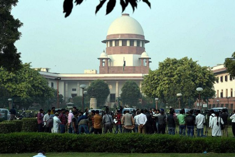 सांसदों, विधायकों के खिलाफ करीब 4,000 आपराधिक मामले लंबित सांसदों, विधायकों के खिलाफ करीब 4,000 आपराधिक मामले लंबित - India TV Hindi