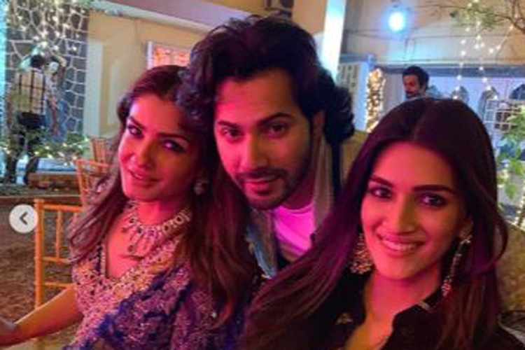 Raveena Tandon, Varun Dhawan, Kriti Sanon Raveena Tandon, Varun Dhawan, Kriti Sanon- India TV Hindi