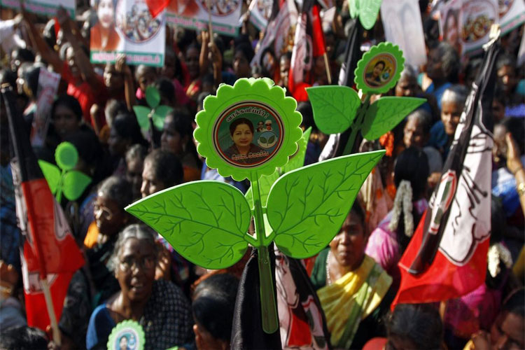 AIADMK party workers who are willing to contest in Lok Sabha elections can apply after paying 25000 AIADMK party workers who are willing to contest in Lok Sabha elections can apply after paying 25000- India TV Hindi