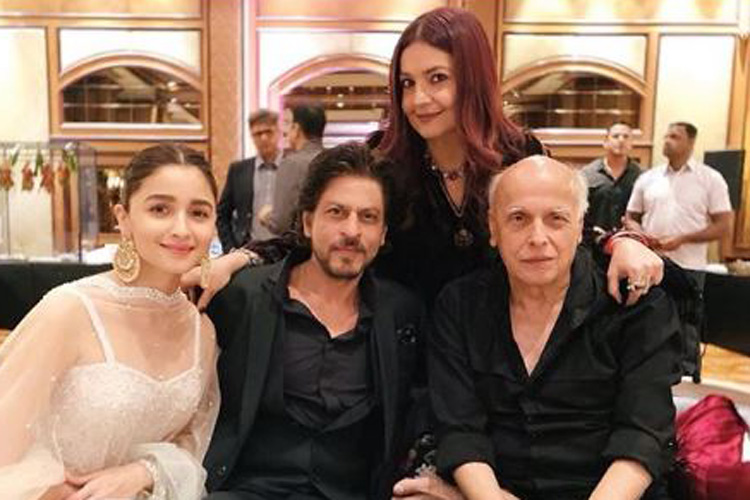 Alia Bhatt Shah Rukh Khan Ranveer Singh Mahesh Bhatt viral photos from Sakshi Bhatt reception Alia Bhatt Shah Rukh Khan Ranveer Singh Mahesh Bhatt viral photos from Sakshi Bhatt reception- India TV Hindi