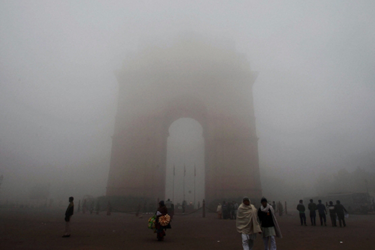 दिल्ली में सुबह कड़कड़ाती ठंड, वायु गुणवत्ता 'गंभीर' दिल्ली में सुबह कड़कड़ाती ठंड, वायु गुणवत्ता 'गंभीर'- India TV Hindi
