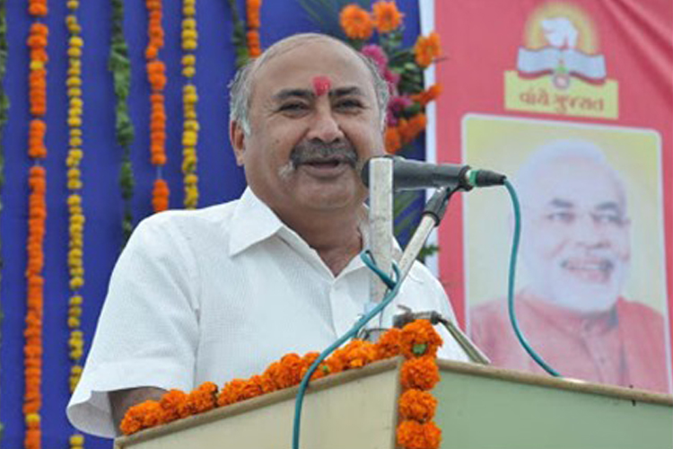 गुजरात: पूर्व बीजेपी विधायक जयंती भानुशाली की चलती ट्रेन में गोली मार कर हत्या गुजरात: पूर्व बीजेपी विधायक जयंती भानुशाली की चलती ट्रेन में गोली मार कर हत्या- India TV Hindi