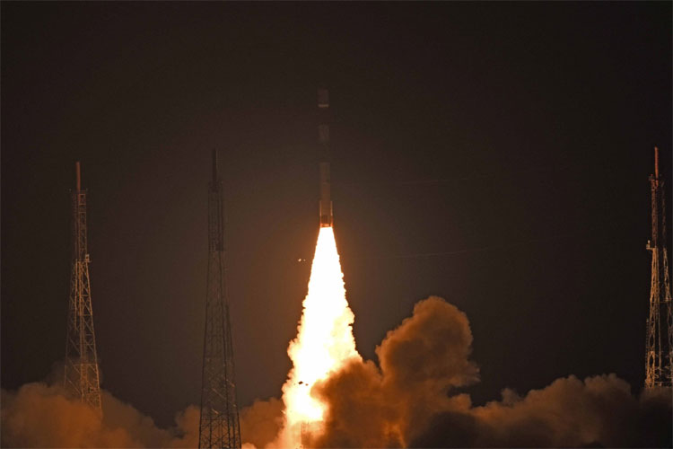 PSLV-C44 launches India's military satellite Microsat-R, students' payload Kalamsat successfully PSLV-C44 launches India's military satellite Microsat-R, students' payload Kalamsat successfully- India TV Hindi