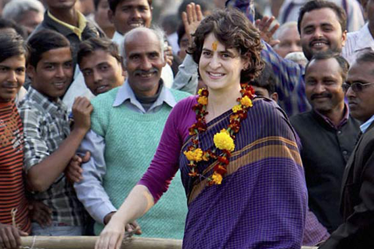 शिवसेना ने की प्रियंका गांधी की जमकर तारीफ, कहा-हुकुम की रानी साबित हो सकती हैं कांग्रेस की UP महासच शिवसेना ने की प्रियंका गांधी की जमकर तारीफ, कहा-हुकुम की रानी साबित हो सकती हैं कांग्रेस की UP महासच- India TV Hindi