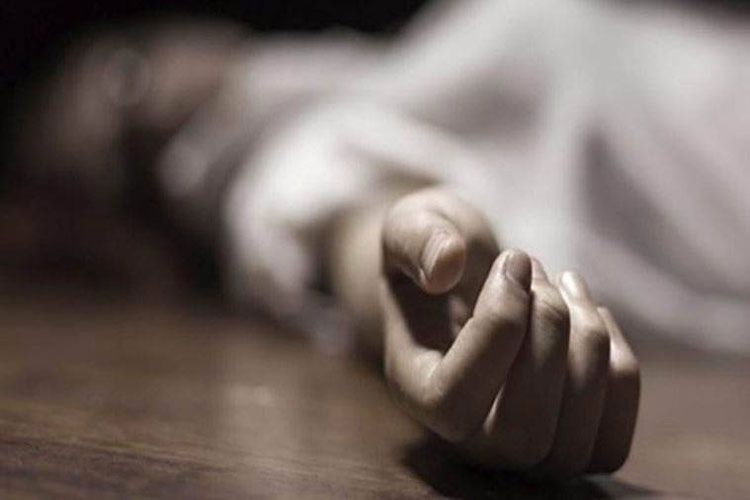 Under financial stress, 5 members of Jamnagar family 'commit suicide' Under financial stress, 5 members of Jamnagar family 'commit suicide'- India TV Hindi