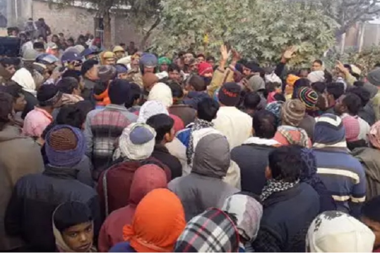 हादसे के बाद मौके पर... हादसे के बाद मौके पर...- India TV Hindi