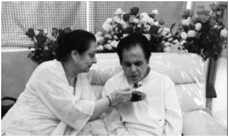 Dilip Kumar and saira bano Dilip Kumar and saira bano- India TV Hindi