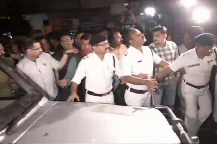 कोलकाता पुलिस,... कोलकाता पुलिस,...- India TV Hindi