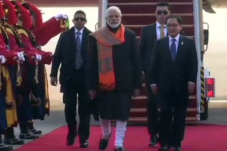 दक्षिण कोरिया पहुंचे PM मोदी, पुलवामा हमले पर चर्चा संभव; नवाजा जाएगा सियोल शांति पुरस्कार दक्षिण कोरिया पहुंचे PM मोदी, पुलवामा हमले पर चर्चा संभव; नवाजा जाएगा सियोल शांति पुरस्कार- India TV Hindi