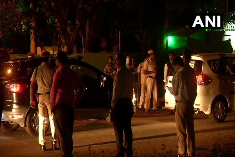 One person has been detained from outside the High Commission of Pakistan in New Delhi One person has been detained from outside the High Commission of Pakistan in New Delhi- India TV Hindi