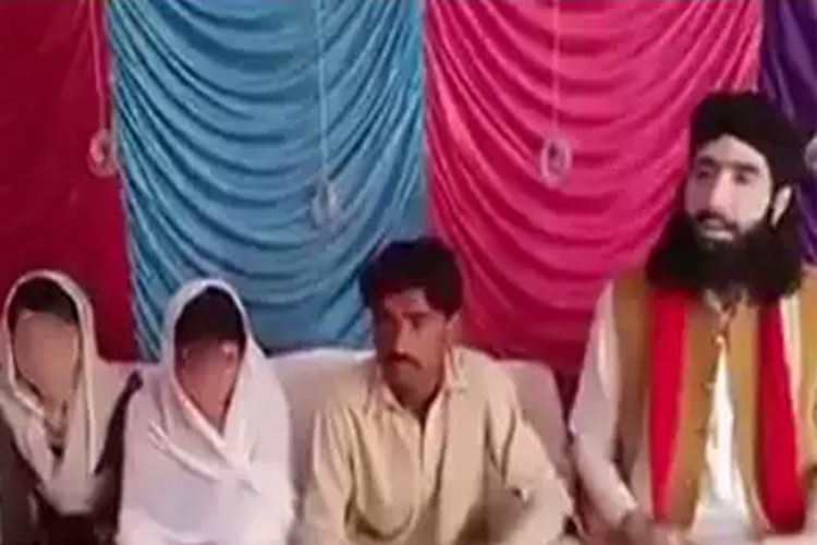 Pakistan: Hindu minor girls approach court seeking protection Pakistan: Hindu minor girls approach court seeking protection- India TV Hindi
