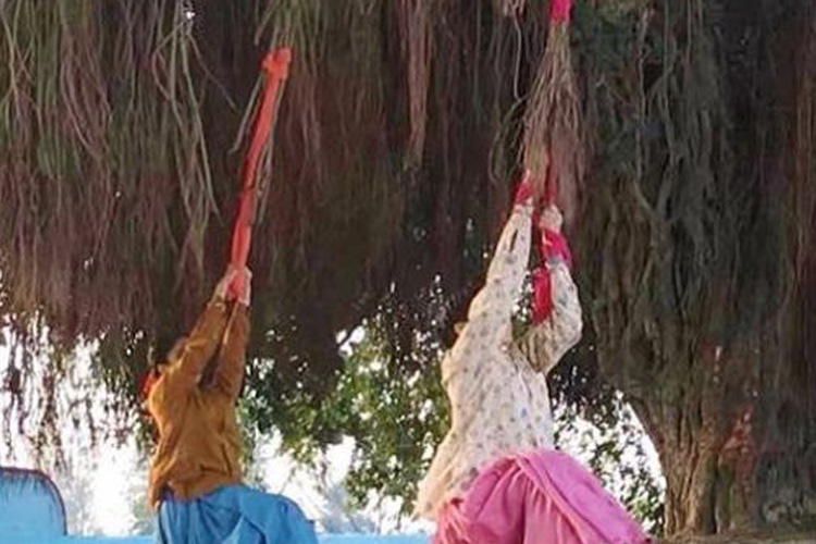 Bhumi Pednekar and Taapsee Pannu share pictures from Saand Ki Aankh set Bhumi Pednekar and Taapsee Pannu share pictures from Saand Ki Aankh set - India TV Hindi