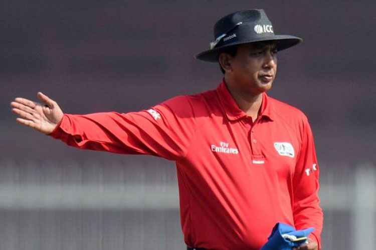IPL 2019: नो बॉल न देने वाले अंपायर रवि और नंदन पर नहीं लगेगा बैन! लेकिन मिल सकती ये सजा IPL 2019: नो बॉल न देने वाले अंपायर रवि और नंदन पर नहीं लगेगा बैन! लेकिन मिल सकती ये सजा- India TV Hindi