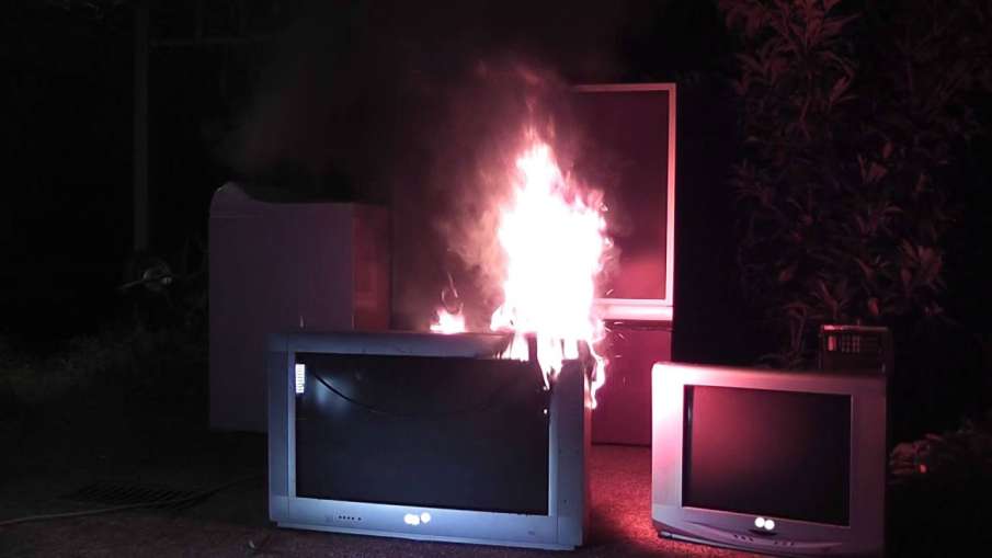 Fire in television set kills 3 children in Badaun Fire in television set kills 3 children in Badaun- India TV Hindi
