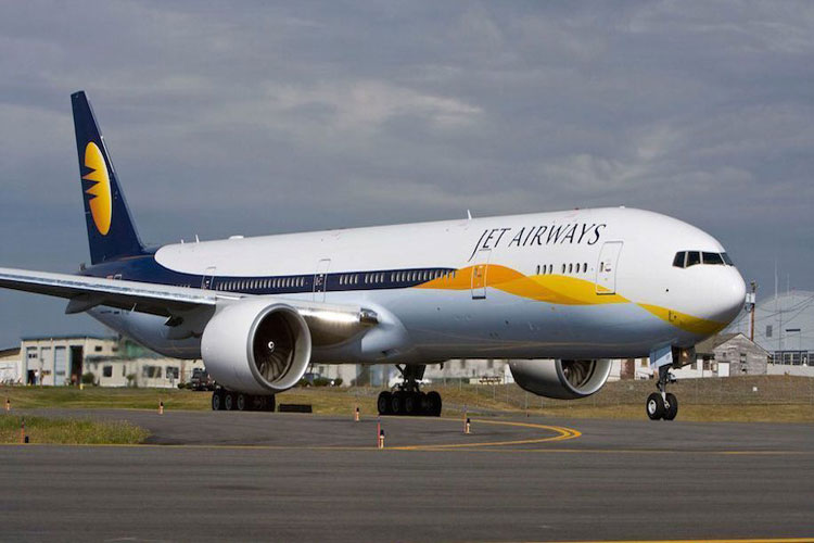 Jet Airways' employees protest outside T3 over pay delay Jet Airways' employees protest outside T3 over pay delay- India TV Hindi