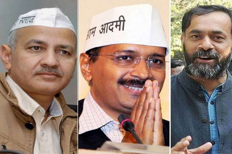 Non bailable warrants against Arvind Kejriwal, Manish Sisodia and Yogendra Yadav Non bailable warrants against Arvind Kejriwal, Manish Sisodia and Yogendra Yadav- India TV Hindi