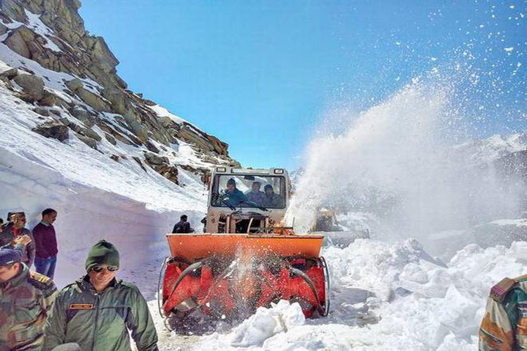 Srinagar-Leh Highway opens Srinagar-Leh Highway opens- India TV Hindi