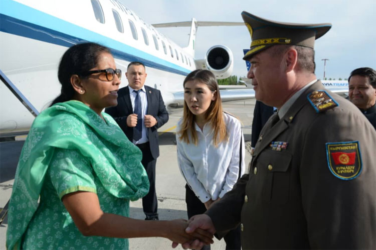 Defence Minister Nirmala Sitharaman Defence Minister Nirmala Sitharaman- India TV Hindi
