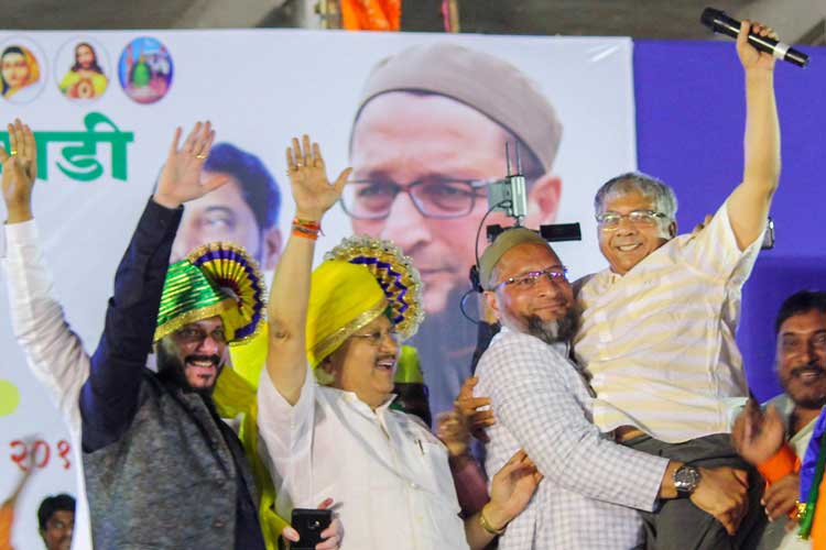 AIMIM chief and Hyderabad MP, Asaduddin Owaisi carries... AIMIM chief and Hyderabad MP, Asaduddin Owaisi carries...- India TV Hindi
