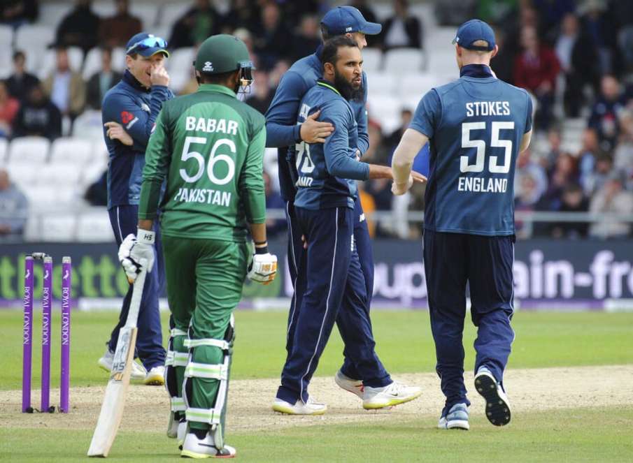 Fabulous work from Adil Rashid! A back-flick onto the stumps Like MS Dhoni Fabulous work from Adil Rashid! A back-flick onto the stumps Like MS Dhoni - India TV Hindi