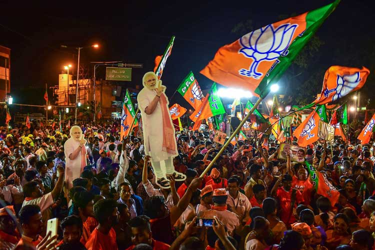 Adityanath cites Lohia's `prediction', suggests Modi... Adityanath cites Lohia's `prediction', suggests Modi...- India TV Hindi