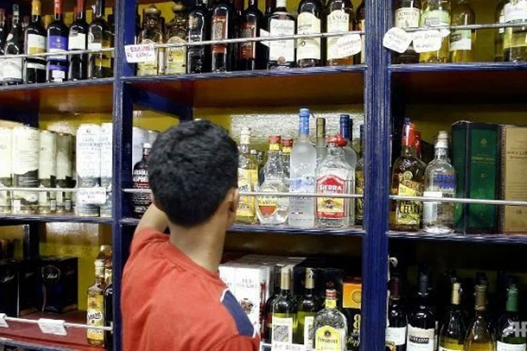 Barabanki Hooch Tragedy: Bootleg liquor kills many in Raniganj | PTI Representational Barabanki Hooch Tragedy: Bootleg liquor kills many in Raniganj | PTI Representational- India TV Hindi