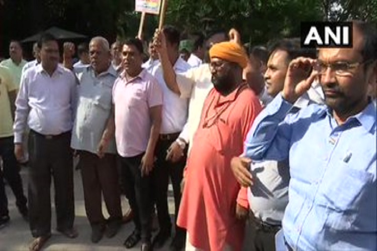 Jagdish Tytler and other Congress leaders and supporters... Jagdish Tytler and other Congress leaders and supporters...- India TV Hindi