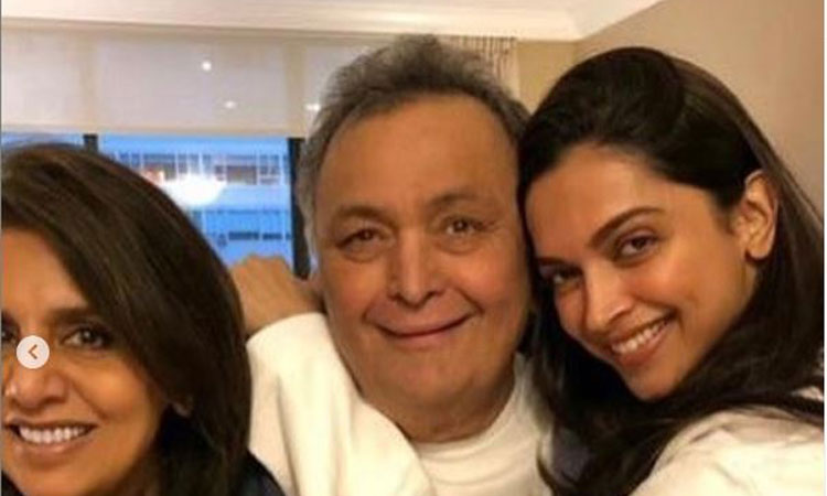 Neetu Kapoor gifts bracelet to Deepika Padukone Neetu Kapoor gifts bracelet to Deepika Padukone- India TV Hindi
