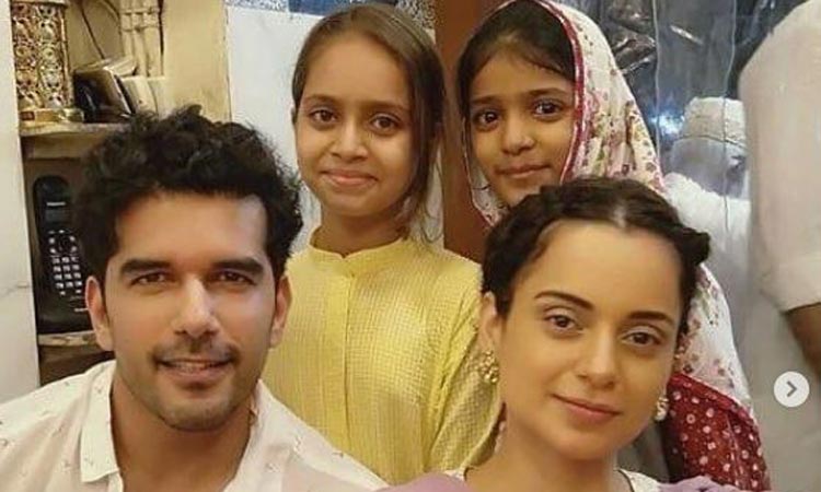 Kangana Ranaut relishes the Eid festivities at the iftar party with friend Taher Shabbir and sister Kangana Ranaut relishes the Eid festivities at the iftar party with friend Taher Shabbir and sister - India TV Hindi