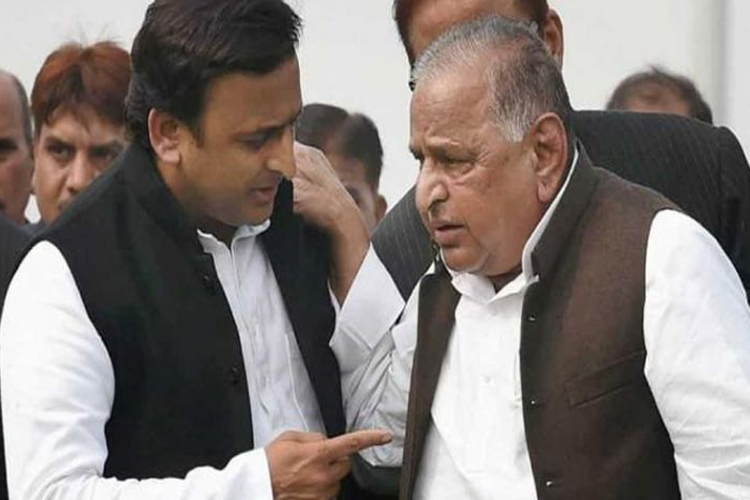 Exit Poll के बाद आई मुलायम, अखिलेश के लिए बड़ी खुशखबड़ी Exit Poll के बाद आई मुलायम, अखिलेश के लिए बड़ी खुशखबड़ी- India TV Hindi