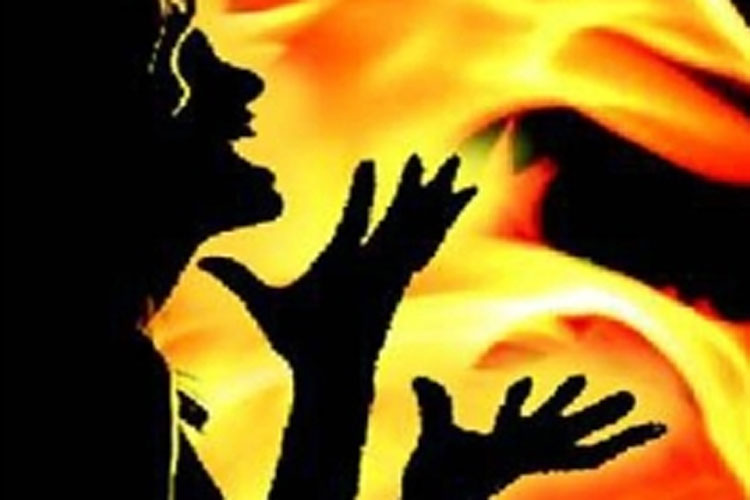 Brick kiln owner and six others booked for raping and setting ablaze minor labourer in Muzaffarnagar Brick kiln owner and six others booked for raping and setting ablaze minor labourer in Muzaffarnagar- India TV Hindi