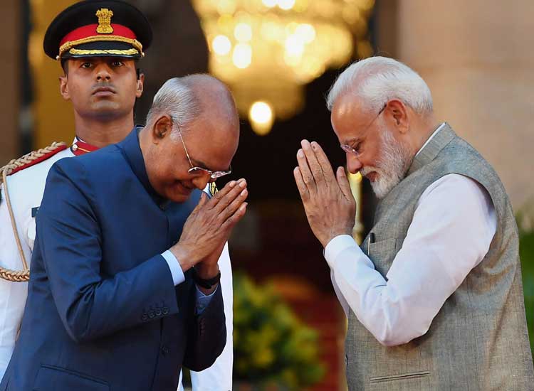 President Ram Nath Kovind greets Prime Minister Narendra... President Ram Nath Kovind greets Prime Minister Narendra...- India TV Hindi