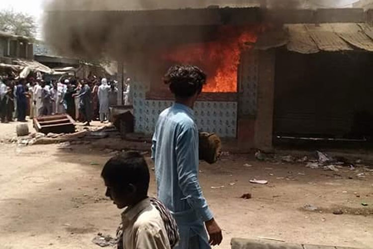Mob violence in Mirpurkhas of Pakistan after Hindu doctor is accused of blasphemy | Facebook Mob violence in Mirpurkhas of Pakistan after Hindu doctor is accused of blasphemy | Facebook- India TV Hindi