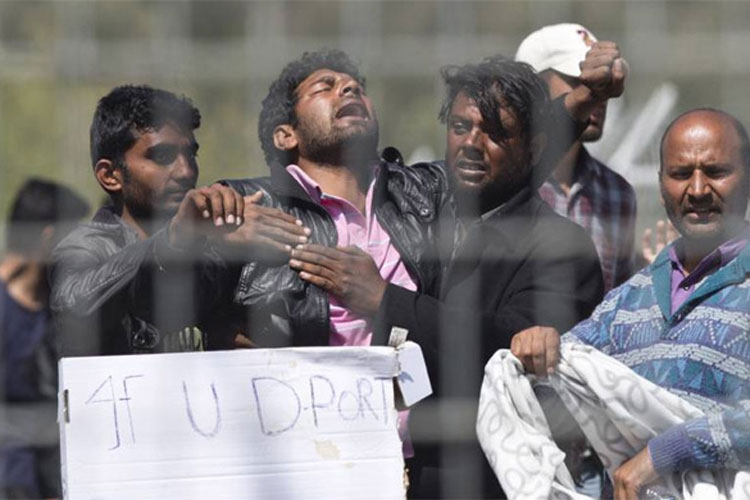 52 illegal Pakistani nationals deported by United States arrive in Islamabad | AP Representational 52 illegal Pakistani nationals deported by United States arrive in Islamabad | AP Representational- India TV Hindi