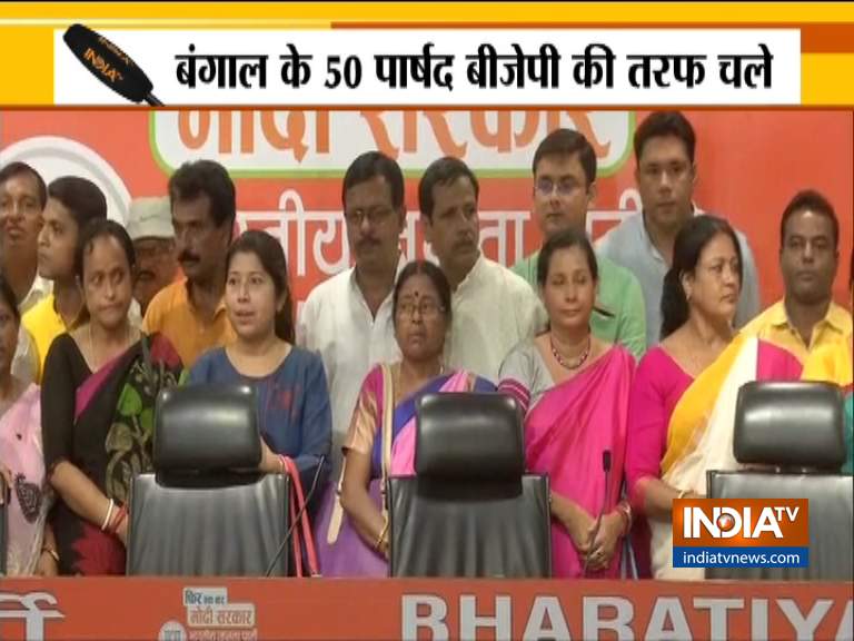बंगाल के 3 विधायक और 50 पार्षद BJP में शामिल, TMC को बड़ा झटका बंगाल के 3 विधायक और 50 पार्षद BJP में शामिल, TMC को बड़ा झटका- India TV Hindi