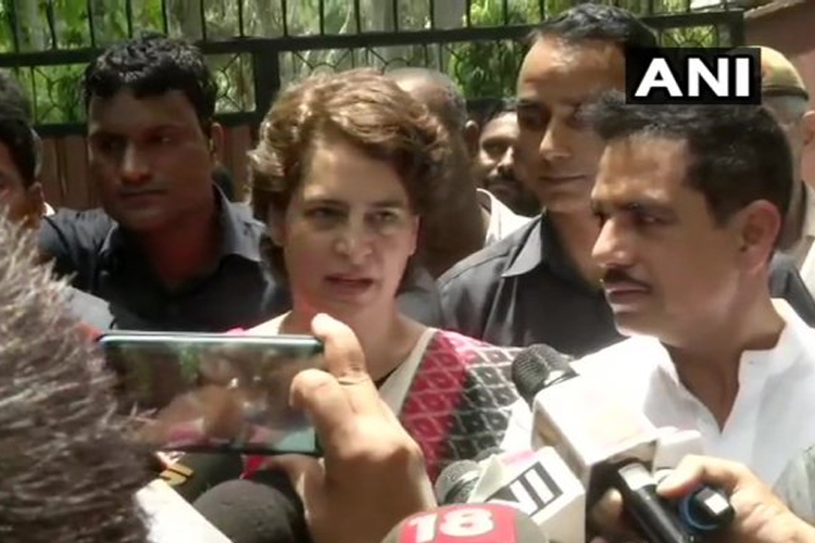वोट डालने के बाद बोलीं प्रियंका गांधी वाड्रा, जा रही है बीजेपी सरकार वोट डालने के बाद बोलीं प्रियंका गांधी वाड्रा, जा रही है बीजेपी सरकार- India TV Hindi