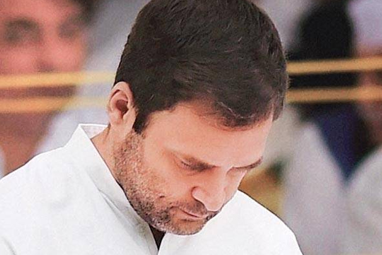 राहुल गांधी के इस्तीफे की पेशकश के विरोध में कार्यकर्ता अनशन पर, पुलिस ने हिरासत में लिया राहुल गांधी के इस्तीफे की पेशकश के विरोध में कार्यकर्ता अनशन पर, पुलिस ने हिरासत में लिया- India TV Hindi