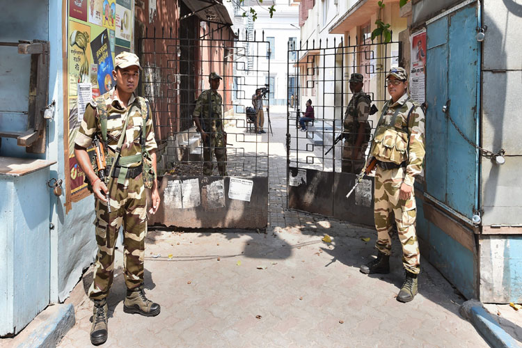 EC orders 200 companies of Central forces to hang in West Bengal EC orders 200 companies of Central forces to hang in West Bengal- India TV Hindi