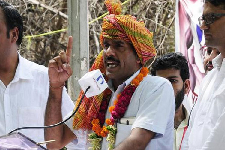 Tej Bahadur Yadav's nomination suspended from Varanasi Lok Sabha Seat Tej Bahadur Yadav's nomination suspended from Varanasi Lok Sabha Seat- India TV Hindi