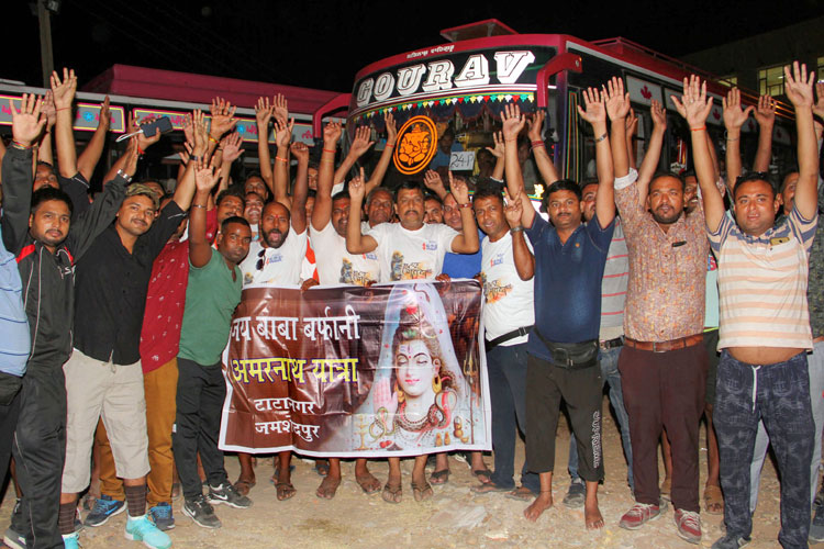 Amarnath yatra begins amidst multi-tier security grid Amarnath yatra begins amidst multi-tier security grid- India TV Hindi