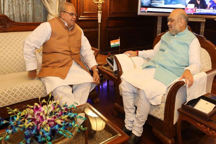 Governor Satyapal Malik submit 3 page report on Jammu Kashmir to home minister Amit Shah Governor Satyapal Malik submit 3 page report on Jammu Kashmir to home minister Amit Shah- India TV Hindi